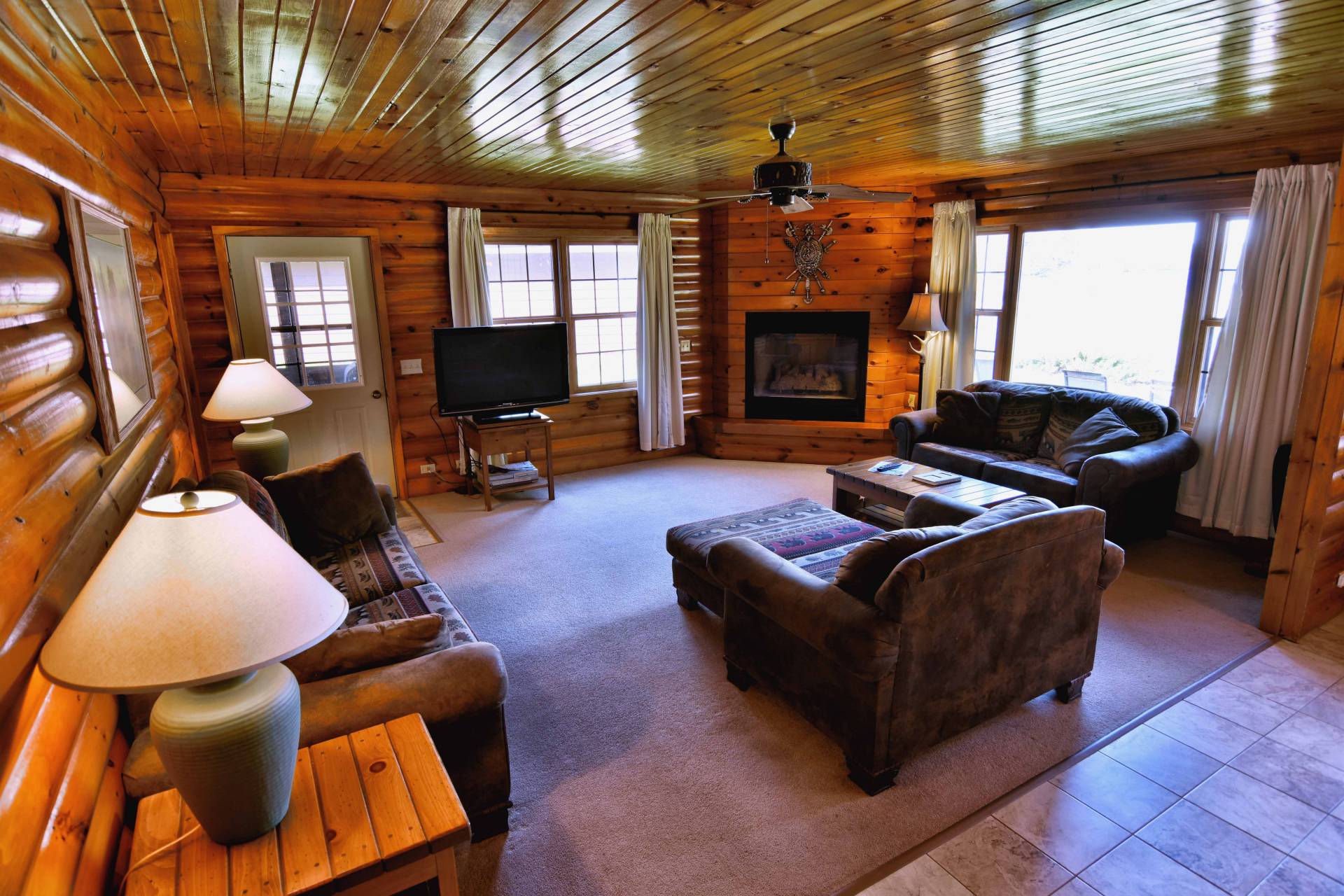 Cabin Rentals & Guest Rooms